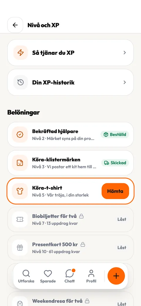 Belöningarna i Köra-appen på nivå 5: märket Bekräftad hjälpare är beställt, klistermärkena skickade och Köra-t-shirten redo att hämtas.