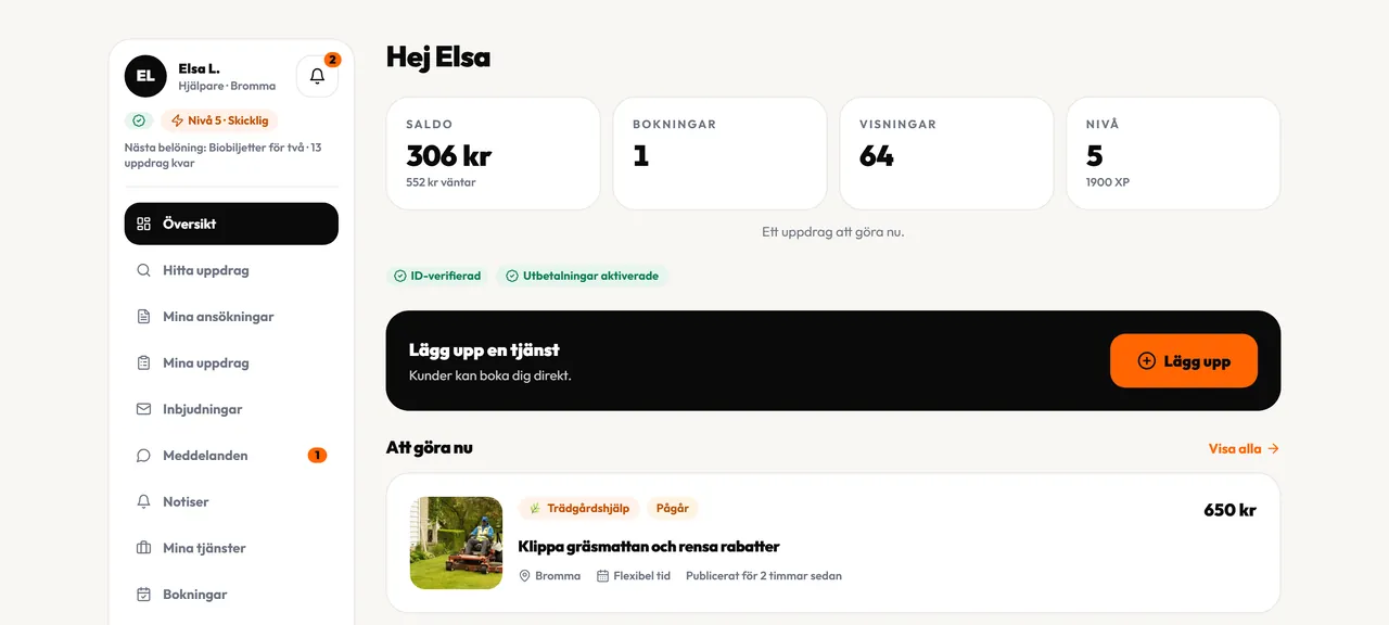 Köras webbpanel på kora.nu för hjälparen Elsa: saldo, bokningar, visningar, nivå 5 och ett trädgårdsuppdrag i Bromma att göra nu.